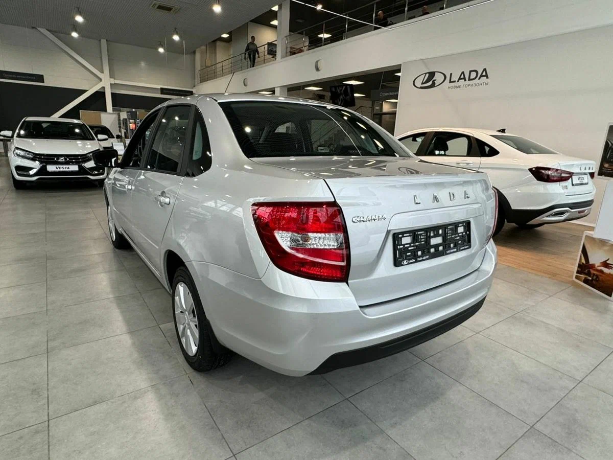 Lada Granta Седан - фото №3